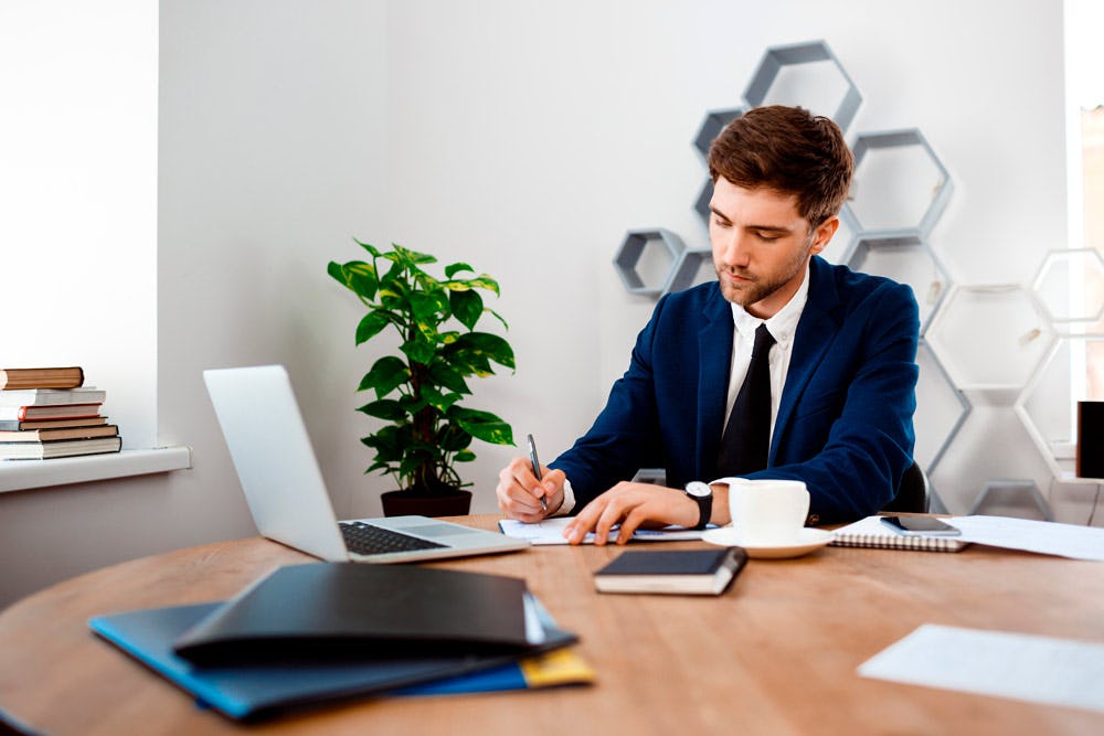 key account manager haciendo un análisis de mercado