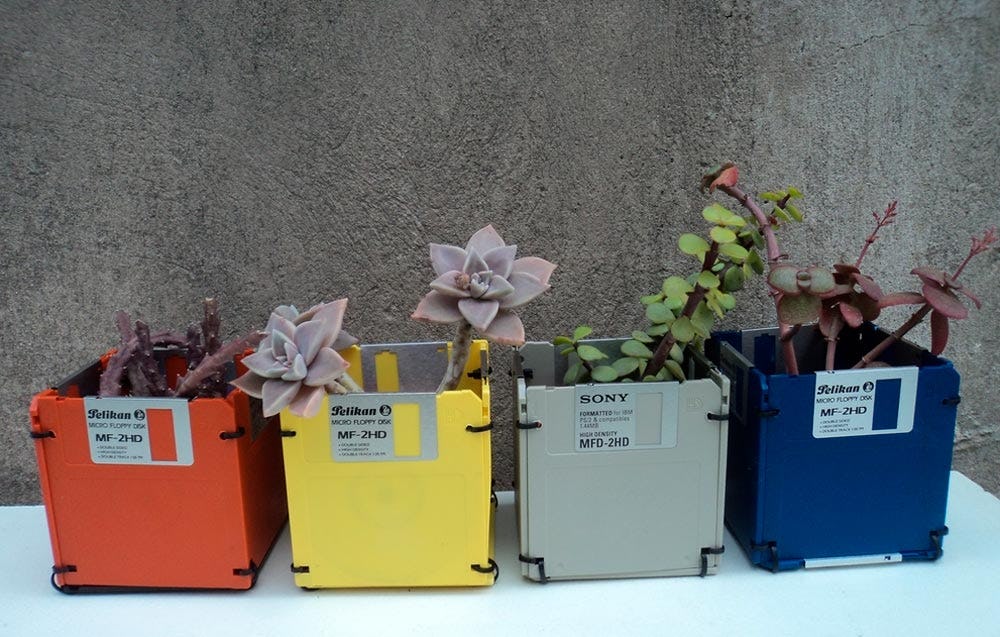 hacer macetas con disquetes