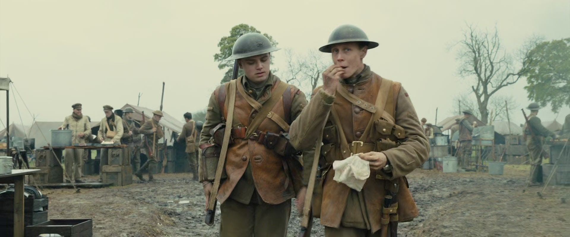 Schofield y Blake, protagonistas de la película 1917, de Sam Mendes.