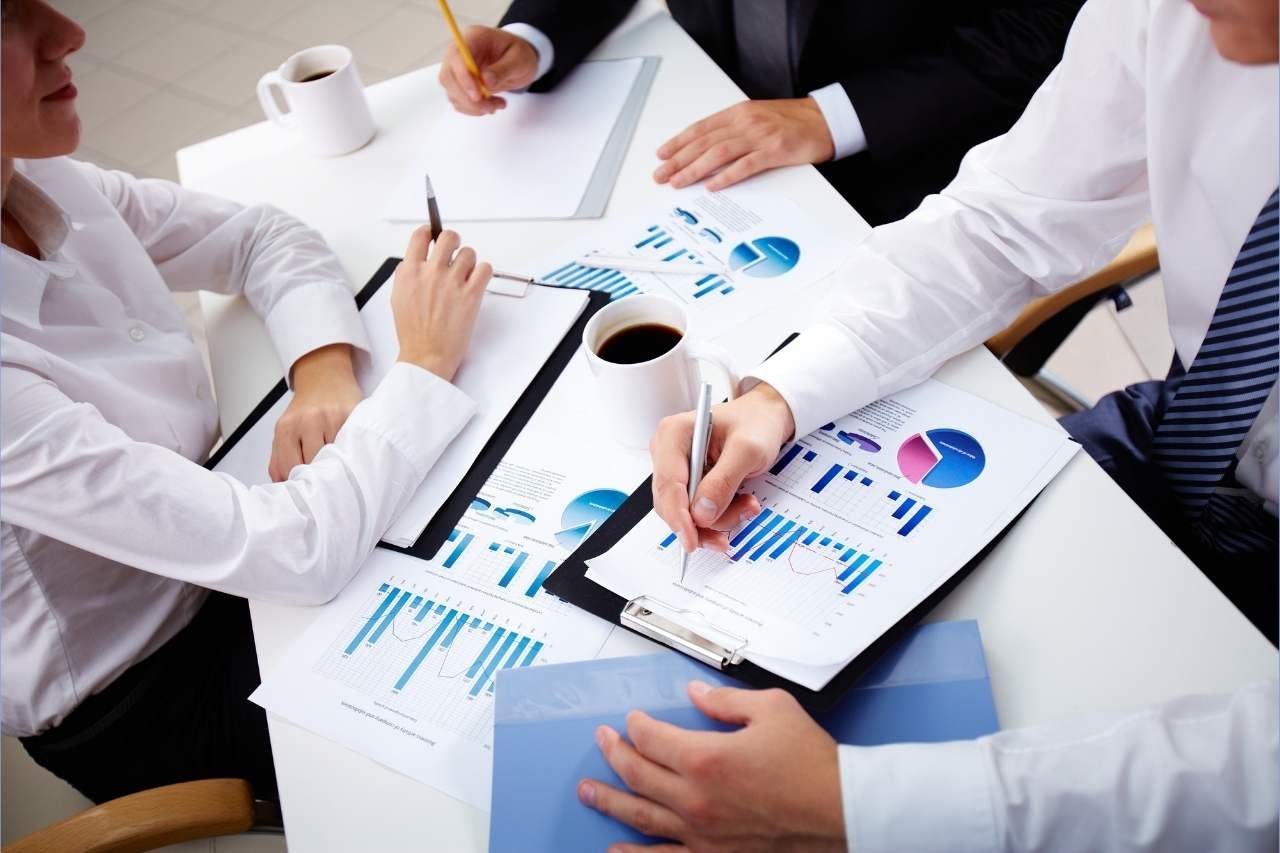 grupo laboral hace una comparativa entre estadística descriptiva e inferencial