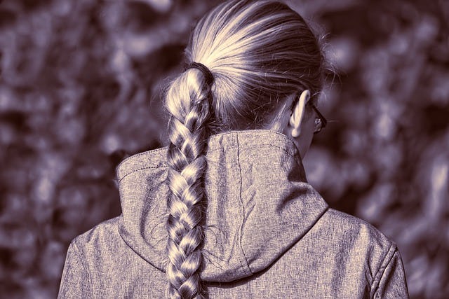 peinados de trenzas con coleta