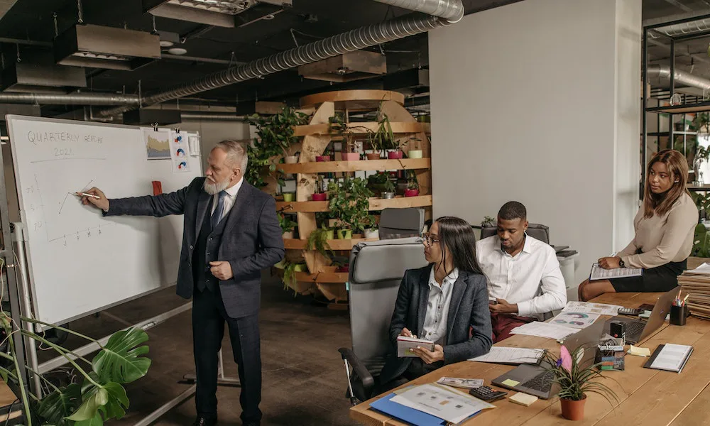 Comunicación dentro de las ideas fundamentales de situaciones de liderazgo en una empresa