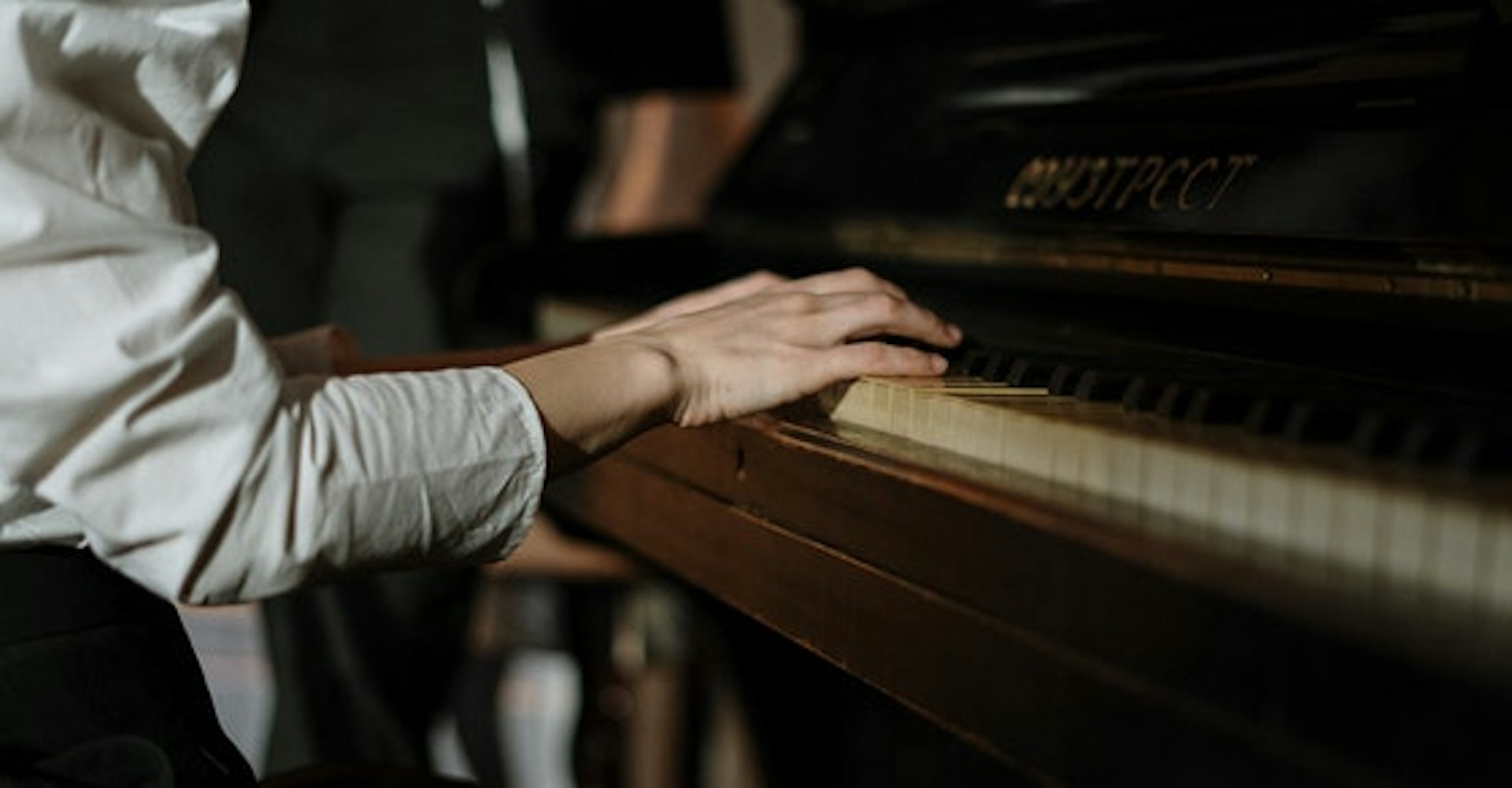 Consejos para descubrir cómo tocar el piano y perderle el miedo a las teclas