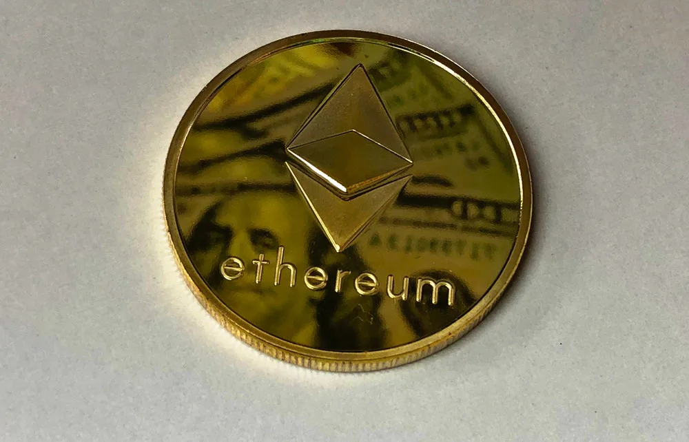 Fotografía de una criptomoneda ethereum.