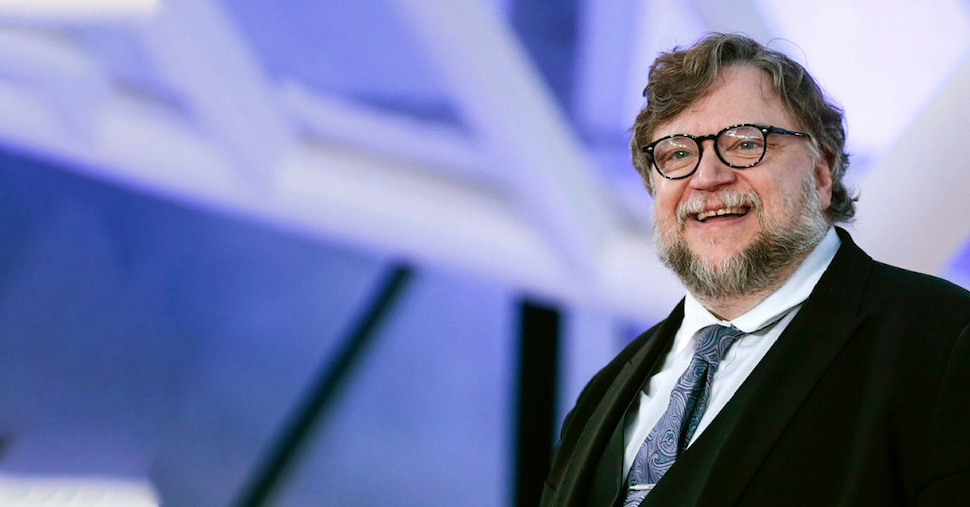 Guillermo del Toro otorga becas para estudiar cine