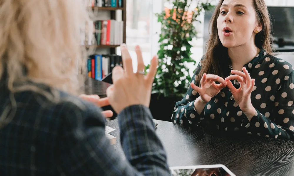 Definición de lenguaje de señas para poder establecer una conversación