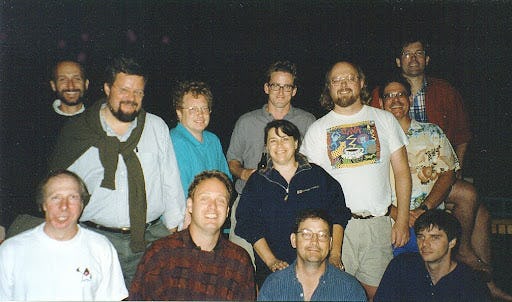 Green Team con otros voluntarios que ayudaron a desarrollar el lenguaje Java