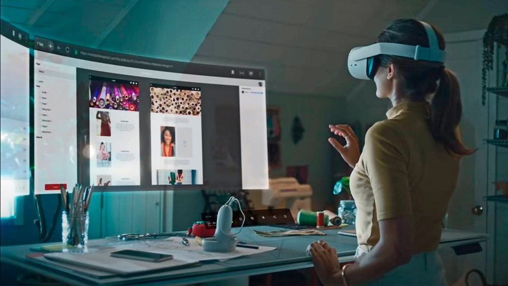 mujer con lentes de realidad virtual
