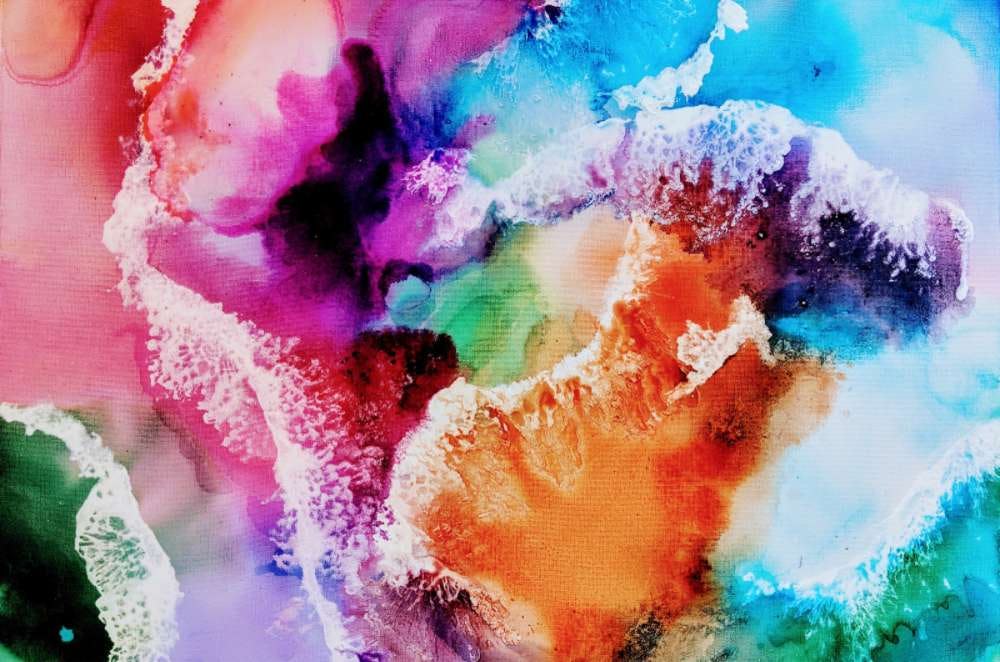 la fluidez es como fluyen las ideas creativas como pintura en un lienzo